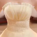Elegant wedding dress with a bustier design, light and delicate for a romantic and distinctive look