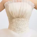 Elegant wedding dress with a bustier design, light and delicate for a romantic and distinctive look