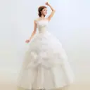 Elegant wedding dress with a bustier design, light and delicate for a romantic and distinctive look