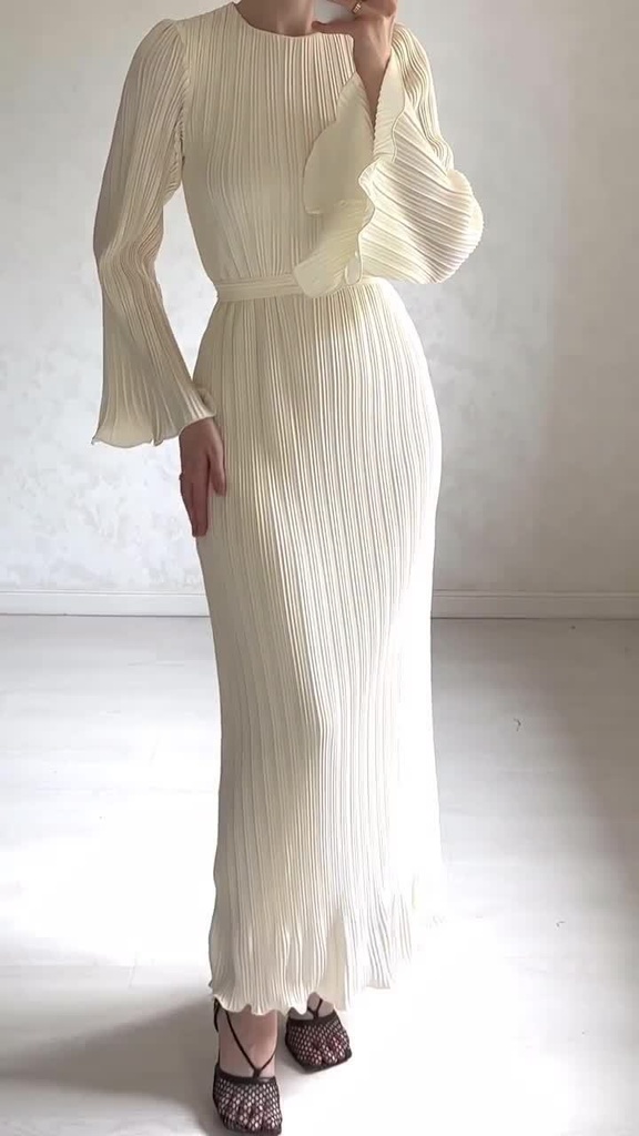 1738877001919500288.jpg