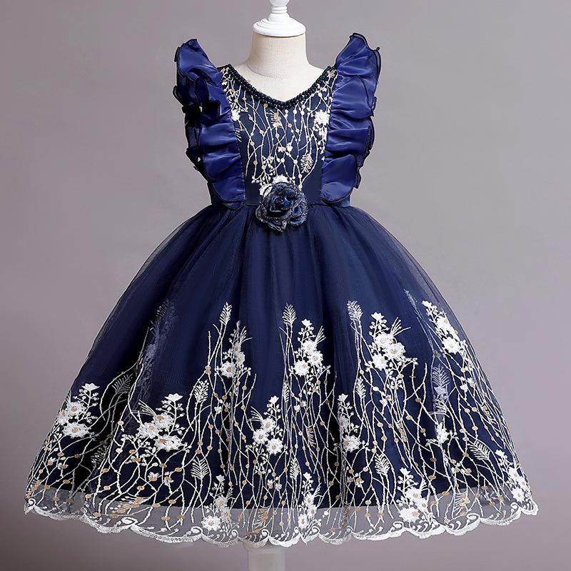 فستان بناتي مطرز بالأزهار الصغيرة بتصميم أميرات