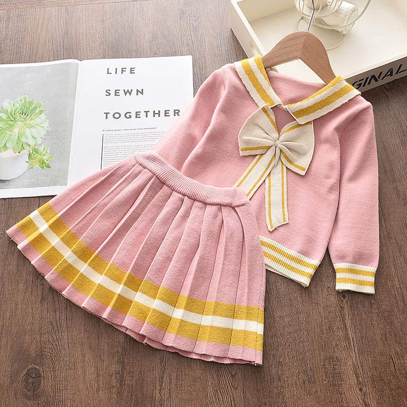 A luxurious girls' set with a distinctive design The set consists of a long-sleeved sweater, specially designed to reflect refined taste 