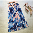 Pleated skirt with printed belt