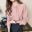قميص بأكمام طويلة ذو طابع أنيق