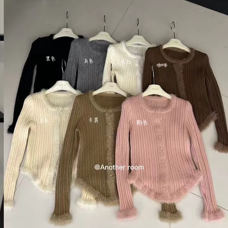 سترة قصيرة على الطراز الفرنسي للنساء.