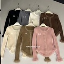 سترة قصيرة على الطراز الفرنسي للنساء.