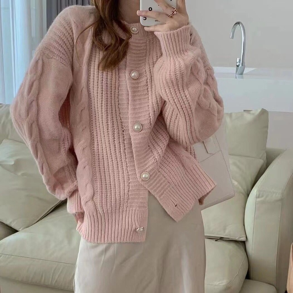 سترة بتصميم ملتف على الطراز الرجعي اللطيف للنساء.