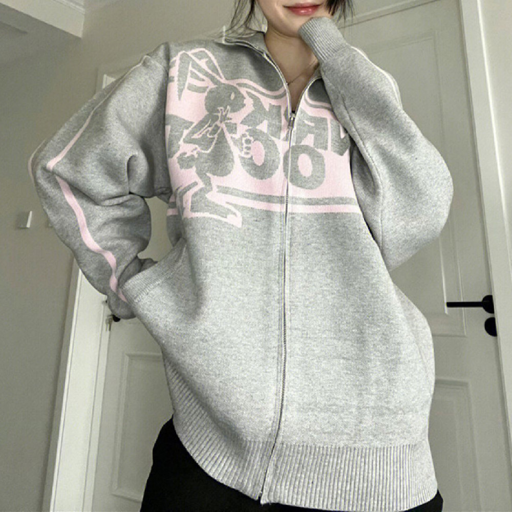 كاردين نسائي بياقة بولو ونقشة أرنب لفصلي الخريف والشتاء.