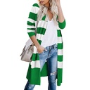 كاردين نسائي طويل بنمط خطوط متباينة.