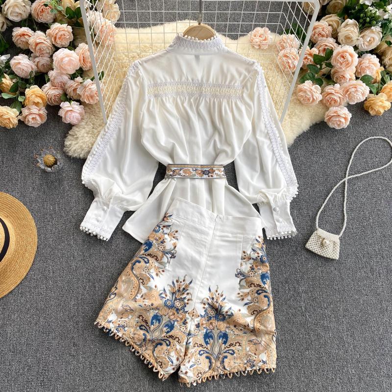 Shine in a Luxurious Women’s Set That Combines Sophistication with Modern Style