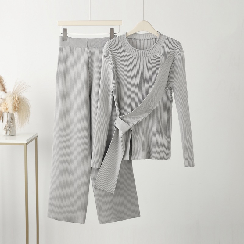 طقم نسائي محبوك مكون من سترة وبنطال واسع الأرجل