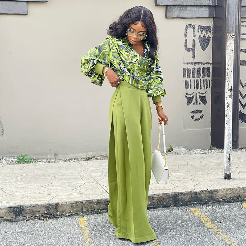 بدلة نسائية كاجوال مطبوعة تشمل قميص بأكمام فانوس وبنطال واسع