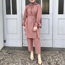 طقم نسائي صيفي يشمل بلوزة كاجوال بلون سادة وسروال
