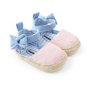 Stylish and modern children's shoes, equipped with Velcro closure and laces 