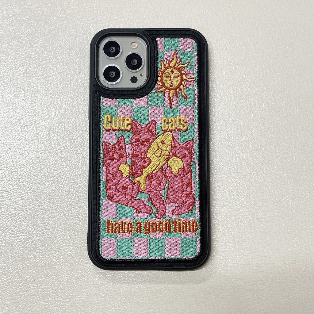 Innovation Of Heavy Industry Embroidery Cat Eating Fish Mobile Case