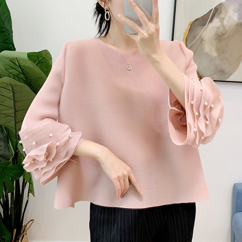 Elegant and Practical Women's Blouse with a Round Neckline and Long Sleeves 
