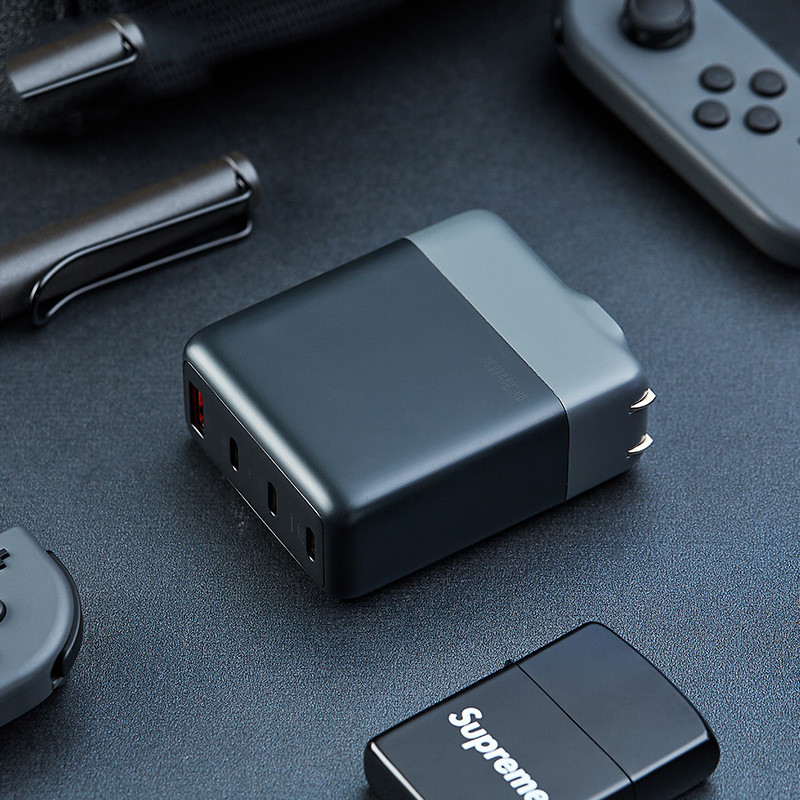 شاحن USB-A و USB-C بأربعة منافذ للهواتف المحمولة وأجهزة الكمبيوتر