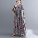 فستان واسع بطبعة وأكمام قصيرة بمقاسات كبيرة