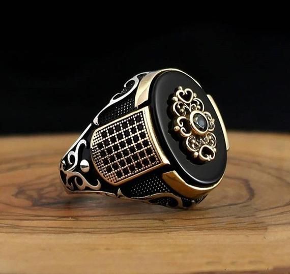 Luxurious Silver Ring with an Elegant Design Inspired by Arabic and Oriental Heritage