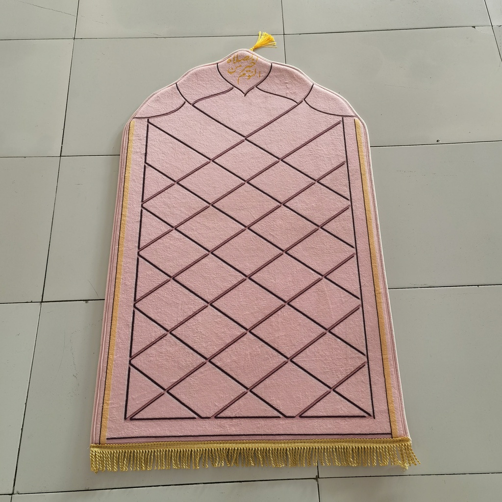 Luxurious prayer rug with a thick design and elegant diamond-shaped geometric pattern