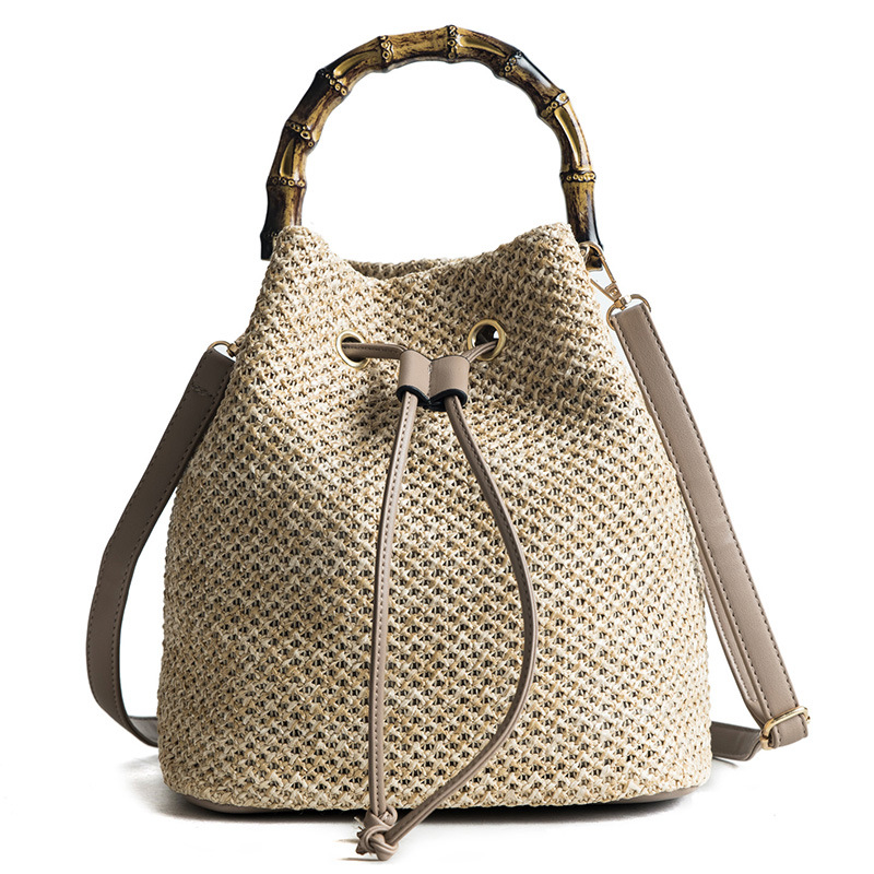 Women's bag with an elegant bamboo design, comfortable and practical for a distinctive look 