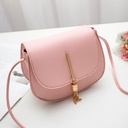 An elegant women's shoulder bag that adds an attractive and unique touch