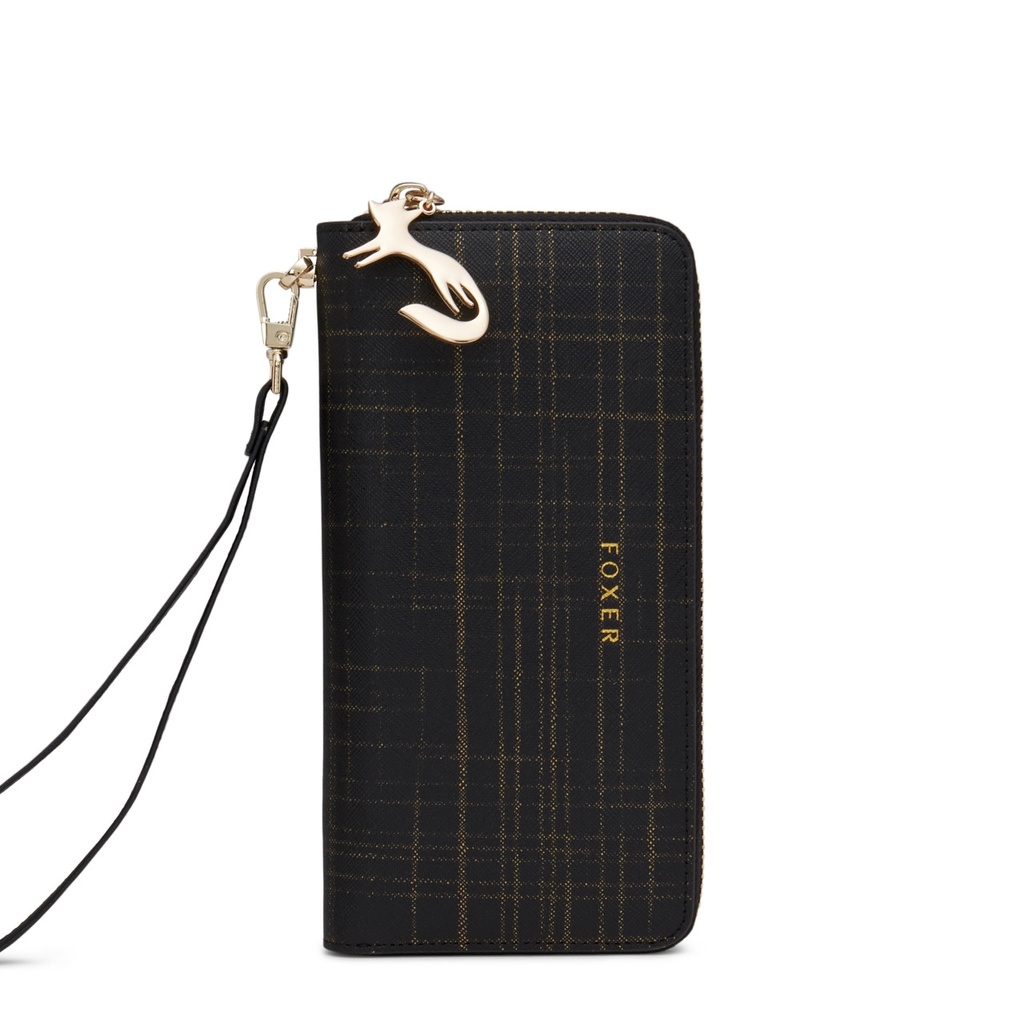 This luxurious wallet features a long and sleek design that perfectly combines elegance and functionality 