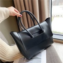 Elegant women's shoulder bag – a spacious handbag with a simple classic design, crafted with high quality