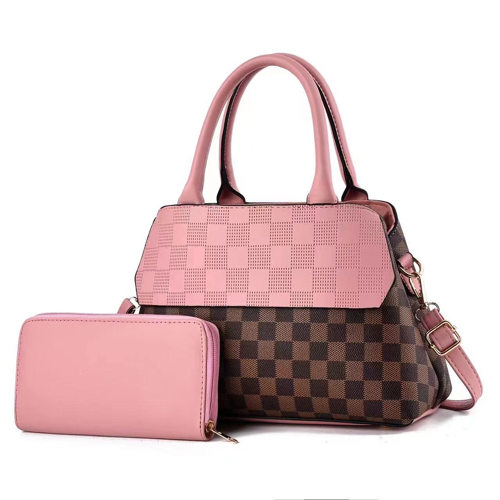 A trendy set of women's bags with large capacity and a luxurious and elegant design