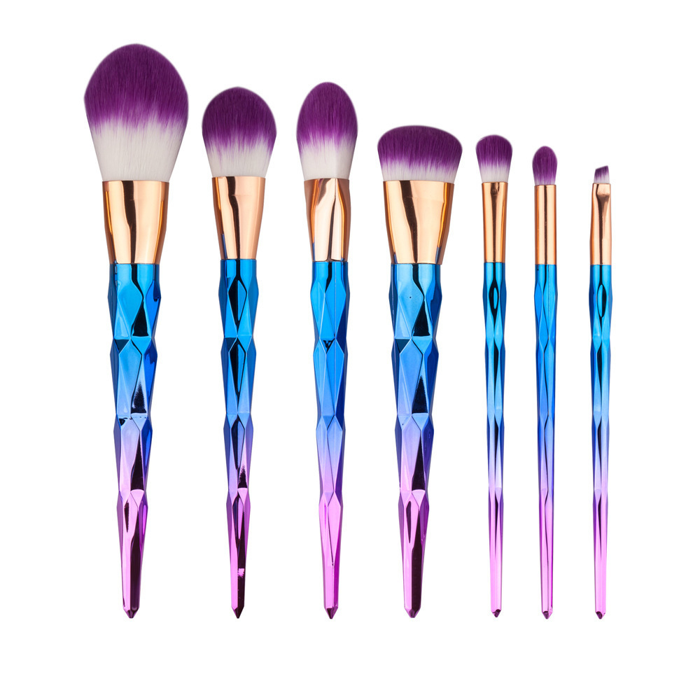 Elegant 7-Piece Makeup Brush Set with a Stylish and Soft Design 