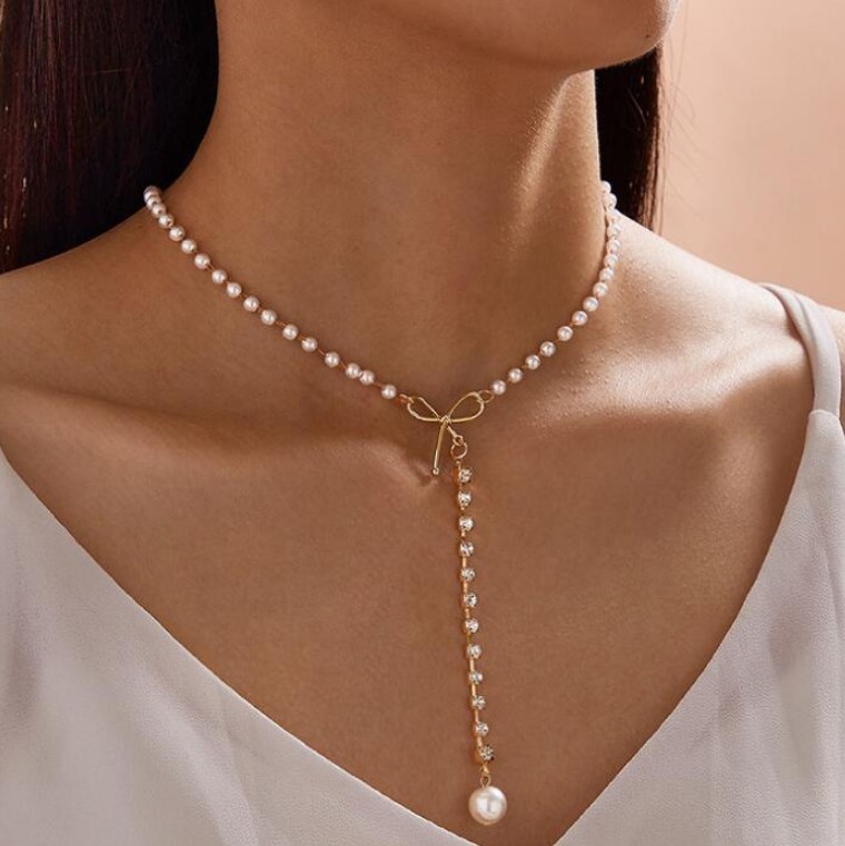 Long Necklace with a Pearl and Elegant Bow Design in European Style 