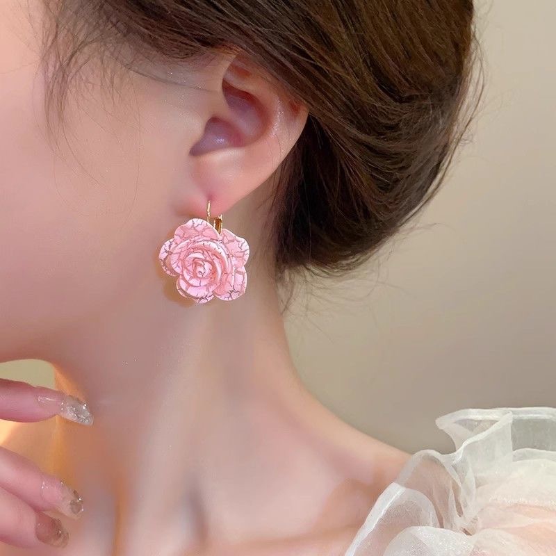 Elegant and attractive earrings made of resin, featuring a beautiful flower design, perfect for adding a feminine and stylish touch to your look
