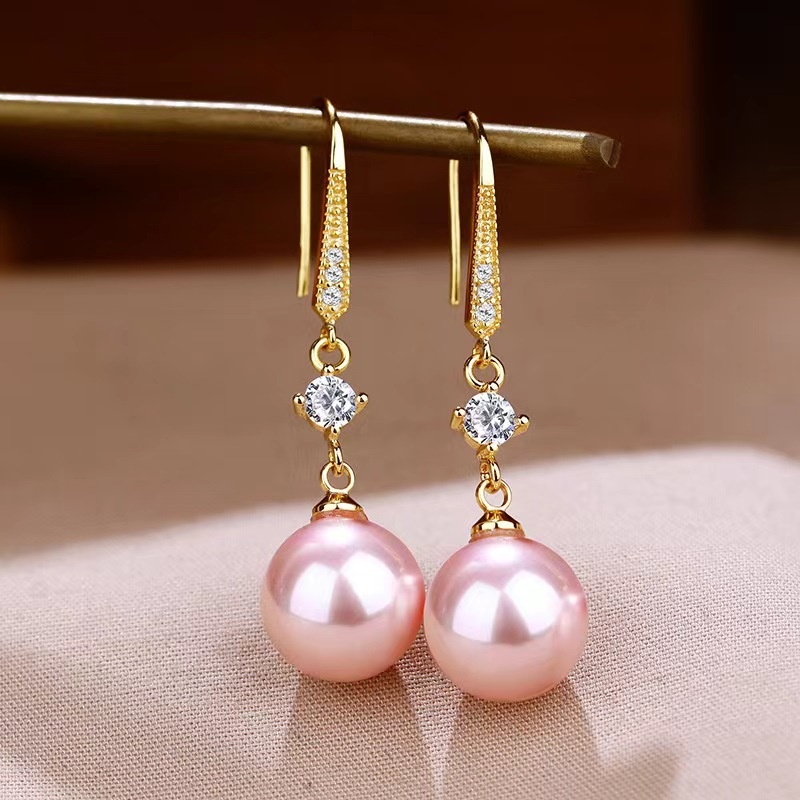 Elegant earrings that highlight your features and add a touch of sophistication to any modern occasion