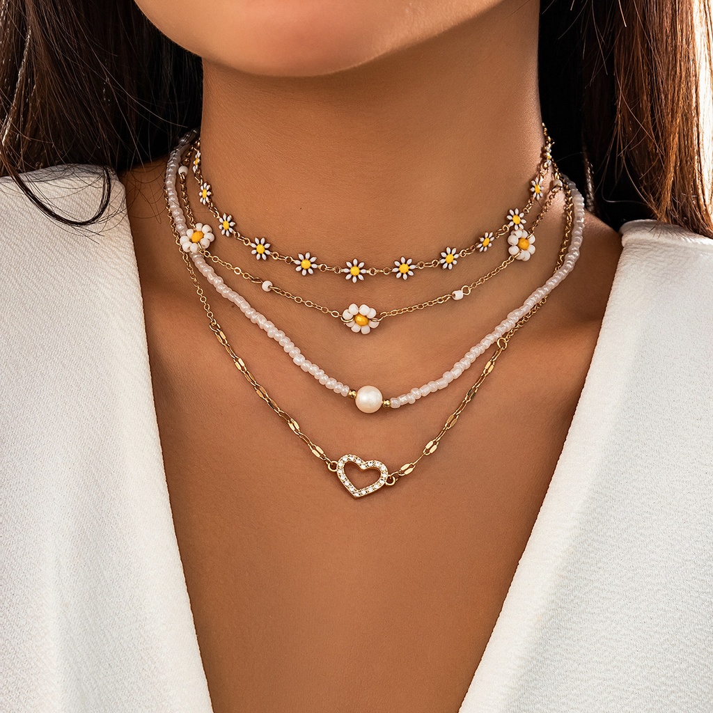 Women's Pearl Necklace Adorned with a Small Daisy Flower in an Elegant and Modern Design