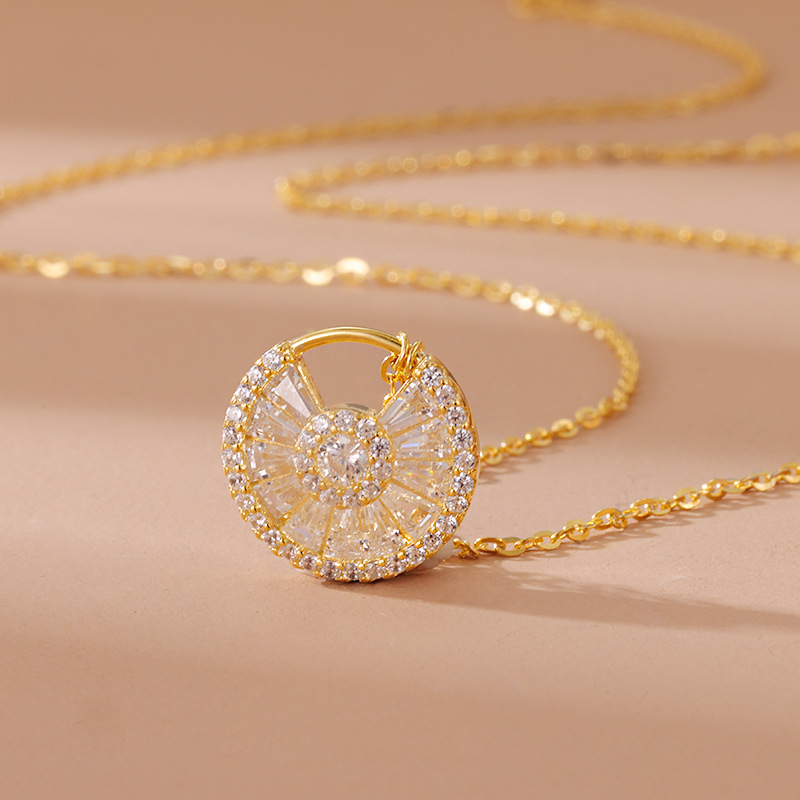 Elegant Minimalist Circle Necklace for Women – Light Luxury Style