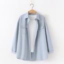 An elegant and modern solid-colored shirt that gives you a refined and distinctive look