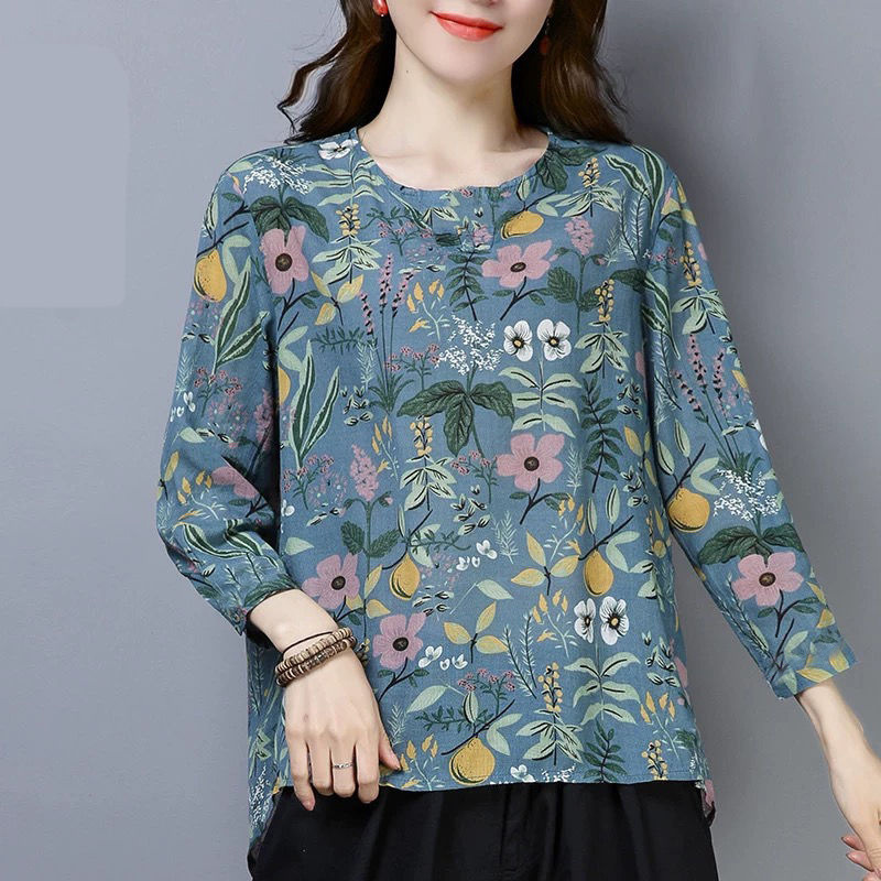 Women's Long-Sleeve Blouse with a Modern, Elegant Design that Adds a Sophisticated Touch to Your Look 
