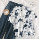 Elegant Women's Blouse with Short Sleeves and a Modern Touch