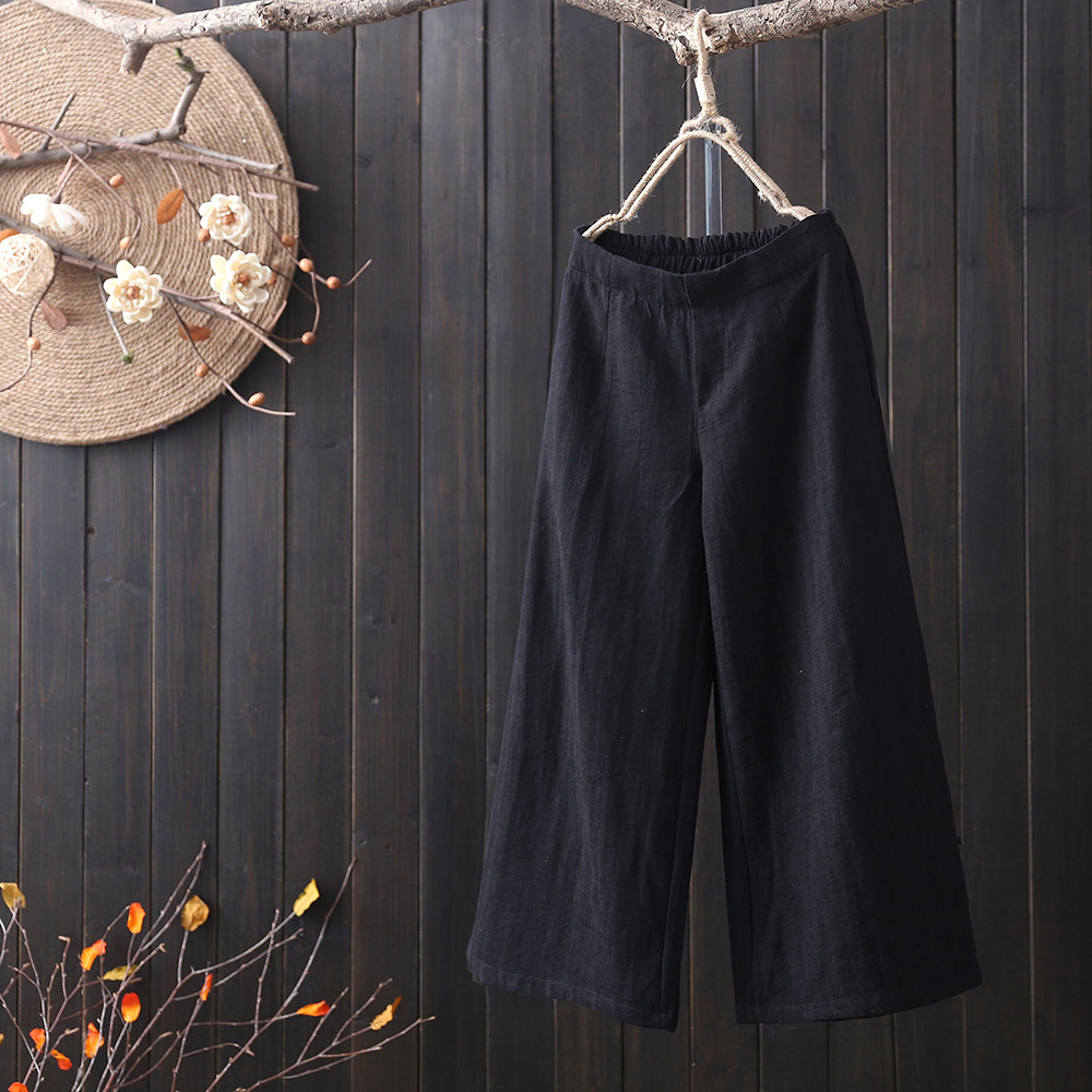 Wide-leg pants with an elastic waistband, made from a soft cotton and linen blend, featuring a practical design that ensures all-day comfort