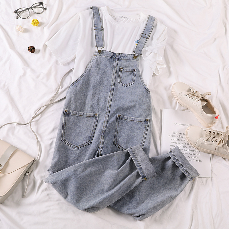 Elegant women's jumpsuit with a casual design, featuring a high waist and a straight cut that offers a sleek, flattering silhouette. Easy to style for various everyday looks