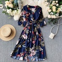 Elegant dress with a V-neckline and puff sleeves, designed with a defined waist to highlight the figure and offer a refined feminine look