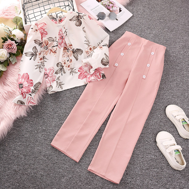 Elegant children's outfit – printed long-sleeve top paired with matching pants for a comfortable and stylish everyday look