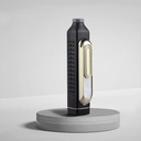 Stylish and practical portable ashtray, designed to prevent ash dispersion and equipped with a lid to maintain cleanliness. Its modern, compact design makes it ideal for both men and women on the go