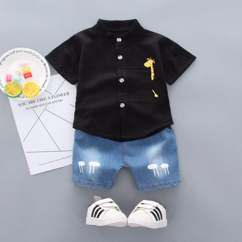 Stylish Summer Outfit for Boys – Short Sleeve Shirt with a Cute and Charming Design