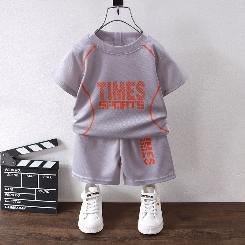 Short-Sleeve Kids' Outfit – Practical and Comfortable Sports Design