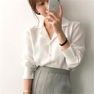 Elegant white chiffon shirt made of soft, lightweight fabric, offering a refined feminine look suitable for both formal and casual occasions