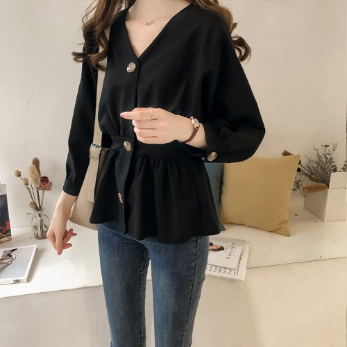 Elegant women's blouse made of cotton and linen, featuring a V-neck and long sleeves with a modern Western design—perfect for everyday looks