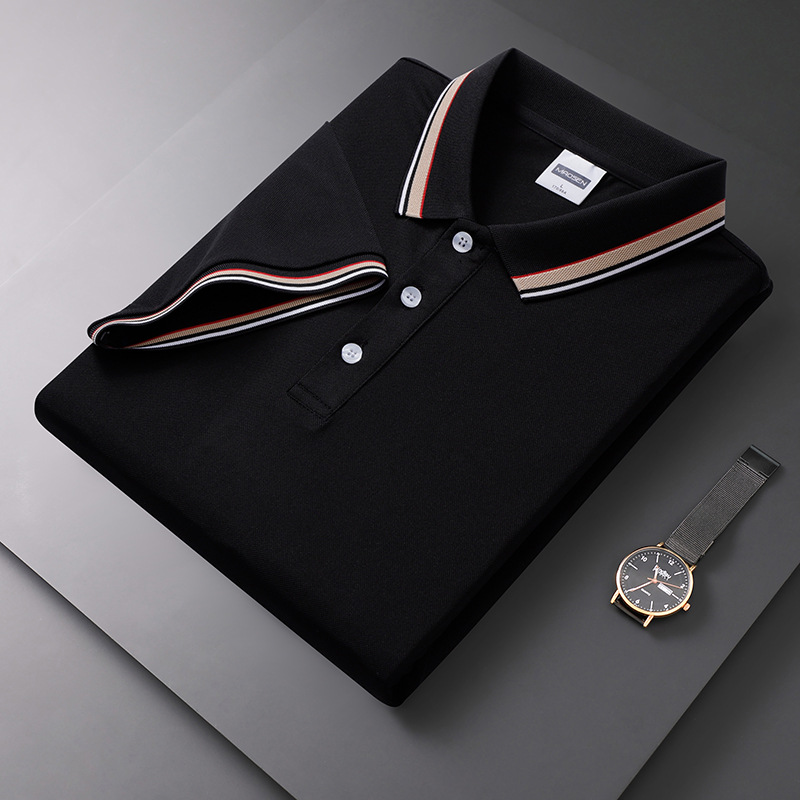 Lightweight men's polo blouse for a stylish summer look with a classic collar touch