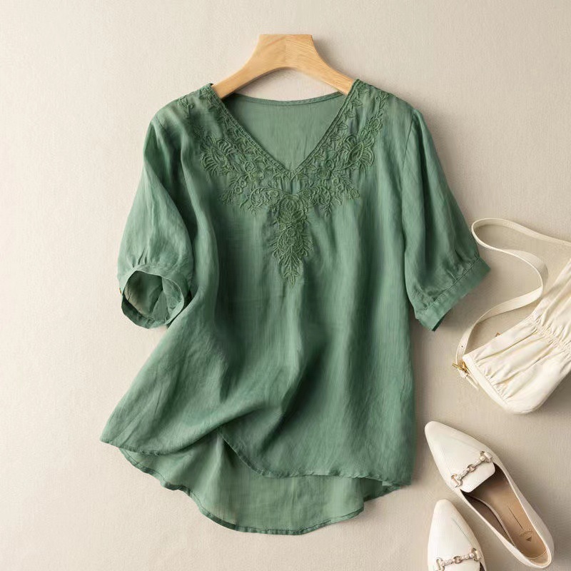 Loose women's shirt with elegant embroidery and a V-neck, lightweight and visually slimming