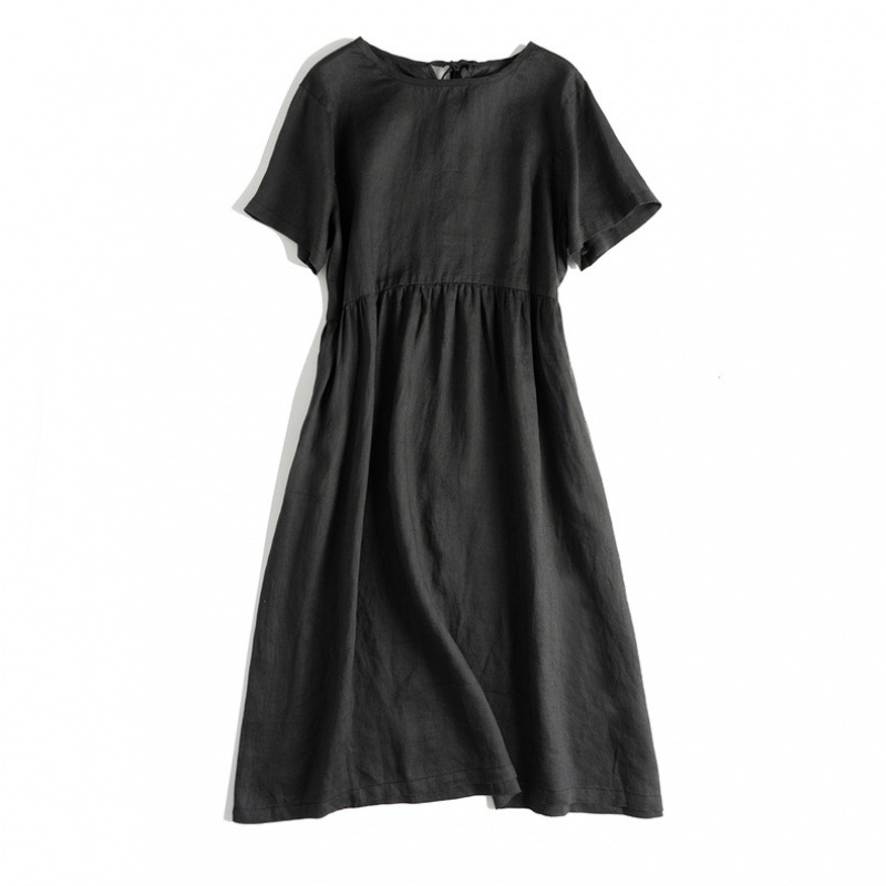 Elegant cotton and linen dress with a loose fit, round neckline, mid-length sleeves, and a waist belt